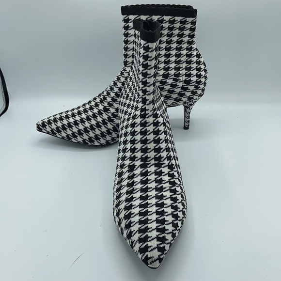 Charles David Houndstooth Bootie - Picture 7 of 7